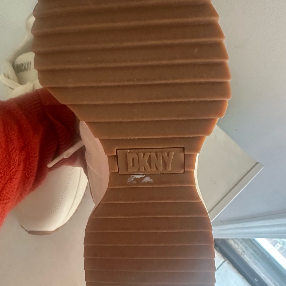 DKNY Off-White Sneakers with Silver Logo - Picture 6 of 6